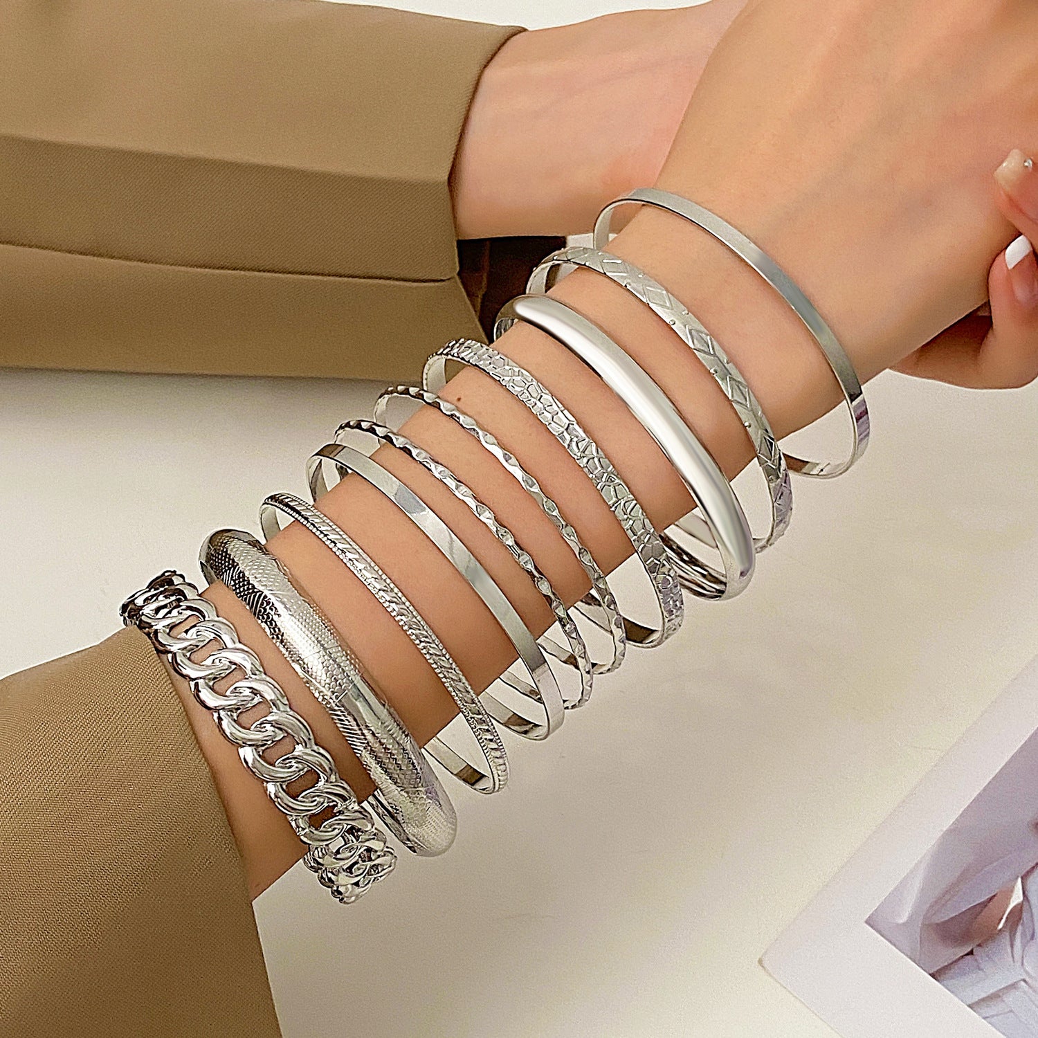 Wholesale Broad Gold Glossy 10-piece Alloy Bracelet Set